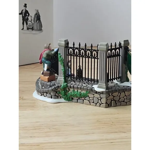 Dept 56 A Christmas Carol Reading by Charles Dickens Set of 4 No. 58403 - Picture 14 of 16